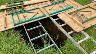 Schock für Familie aus Linden: 10 Meter tiefes Loch im Garten