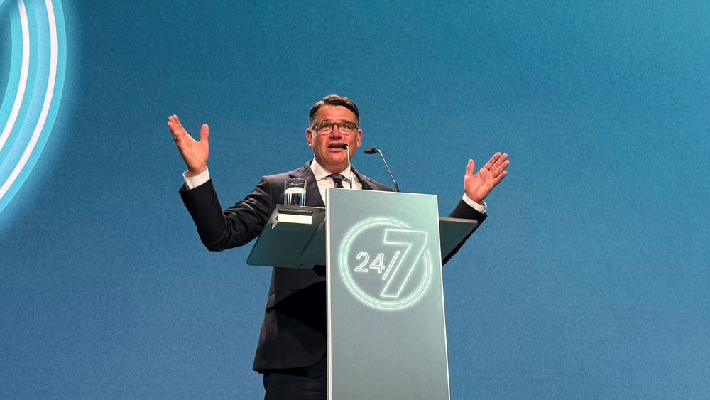 Mit 96 Prozent der Stimmen ist Ministerpräsident Boris Rhein erneut zum Vorsitzenden der hessischen CDU gewählt worden.