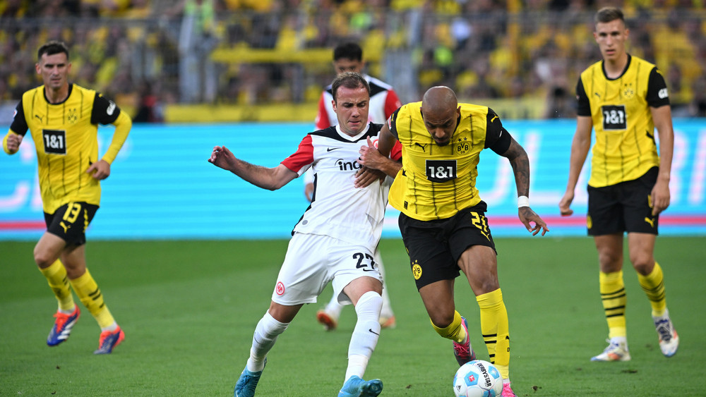 Eintracht Frankfurt um Mittelfeldspieler Mario Götze (mitte) verliert zum Bundesliga-Auftakt 0:2 in Dortmund.