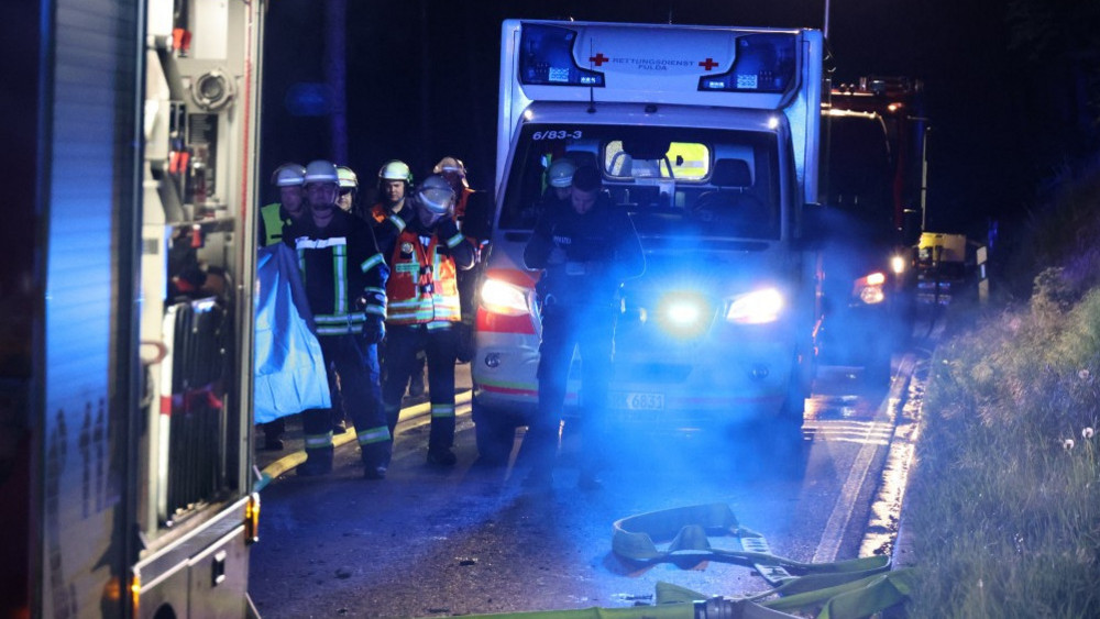 Die 64 Jahre alte Autofahrerin starb noch an der Unfallstelle.