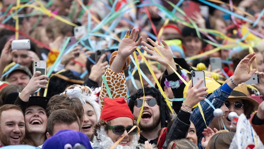 Die Narren in Mainz feiern traditionell ausgelassen Karneval