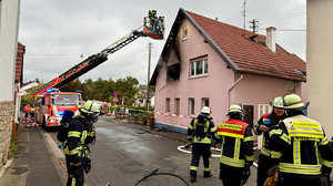 Flammen zerstören Wohnhaus in Wiesbaden-Medenbach