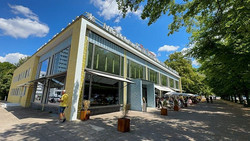 Wiedereröffnung der Mokka-Milch-Eisbar in Berlin: Ein Ort der Ostalgie kehrt zurück