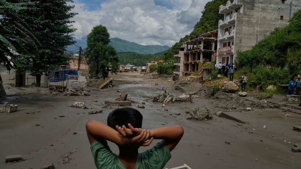 Sturzflut an Grenze zwischen China und Nepal