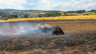 500 Quadratmeter Stoppelfeld in Hosenfeld abgebrannt
