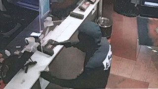 Spielhallen-Raub Weilmünster: Polizei sucht mit Foto unbekannten Täter