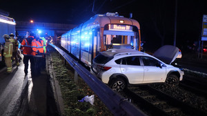 Unfall in Mannheim: Auto stößt mit Straßenbahn zusammen - 4 Verletzte