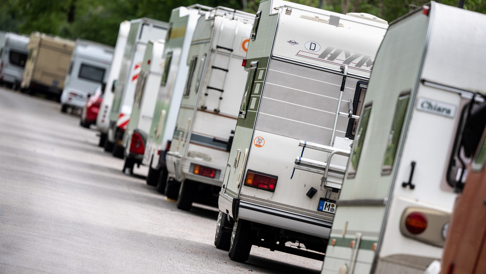 Bei einer Wiegeaktion der Polizei in Kirchheim war fast jedes fünfte Wohnmobil, bzw. Wohnwagengespann zu schwer. (Symbolbild)