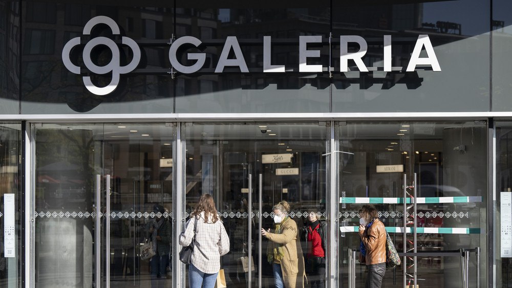 Die Warenhauskette Galeria Karstadt Kaufhof soll innerhalb der nächsten drei Monate verkauft werden.