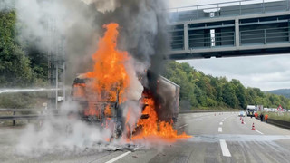 LKW auf A7 bei Kirchheim komplett ausgebrannt