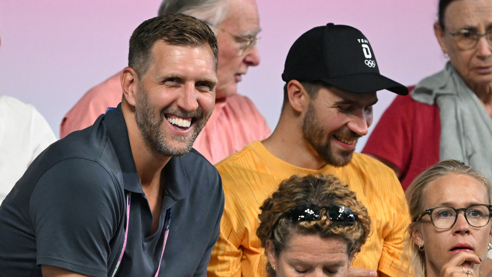 Auch bei den Olympischen Spielen kam Basketball-Star Dirk Nowitzki zum Match seines Freundes Timo Boll.