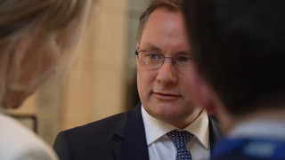 Einstufung der AfD: Dobrindt wartet auf Hauptsacheverfahren