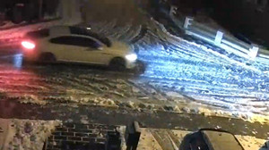 Räuber schneiden Mann in Dreieich Ohr ab: Fahndungsfotos