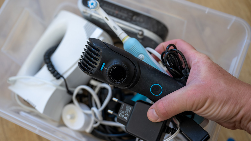 Das neue Recht auf Reparatur tritt in Kraft und soll künftig erlauben, Elektrogeräte auch nach der Gewährleistungsfrist an den Hersteller abzugeben. 