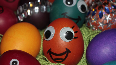 Statt Supermarkt-Farbe: Kreative Ostereier mit Hausmitteln