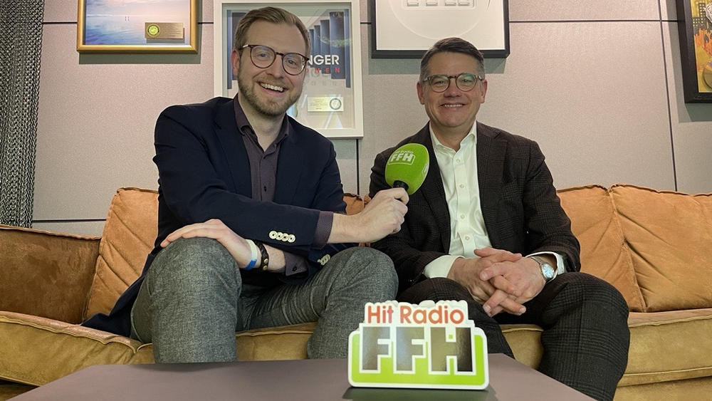 Hessens Ministerpräsident Boris Rheim beim Interview mit FFH-Landtagsreporter Benjamin May im Funkhaus in Bad Vilbel.