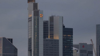 Drohende Übernahme: Commerzbank streicht Tausende Jobs