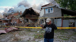 Russland greift nachts mit Drohnen an: Brände in ukrainischen Städten