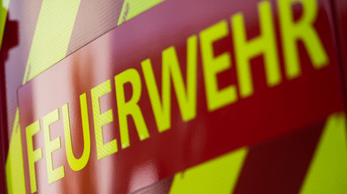 Feuerwehr Mainz: Pferdehof in Flammen