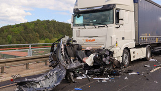 Missglücktes Überholmanöver: 86-Jähriger stirbt in Bad Neustadt