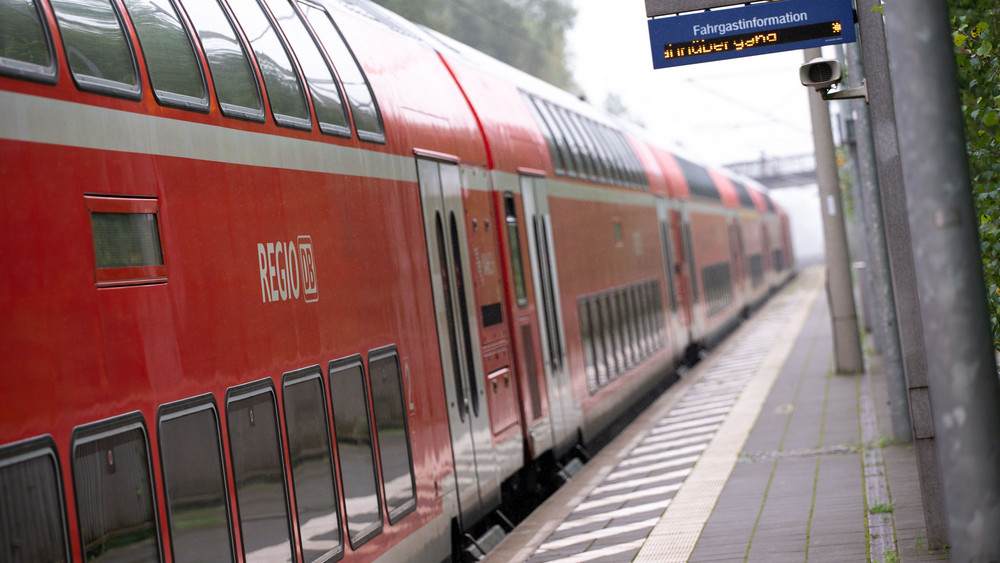 Die Horrorvorstellung eines jeden Bahnfahrenden: Während der vollen Fahrt verliert ein Zug seine Tür - so geschehen bei Mannheim.