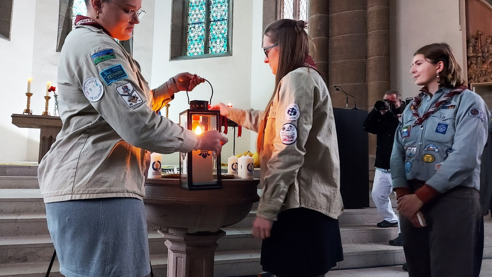 In der Evangelischen Christuskirche in Fulda wurde am 3. Advent das Friedenslichtes aus Betlehem für die Region in einer ökumenischen Feier ausgesandt.