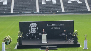 Ex-Weltmeister gewürdigt: Gedenkfeier für Bernd Hölzenbein