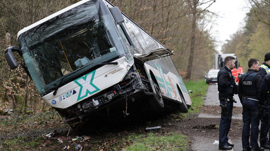 Frau stirbt bei Bus-Unfall im Kreis Offenbach