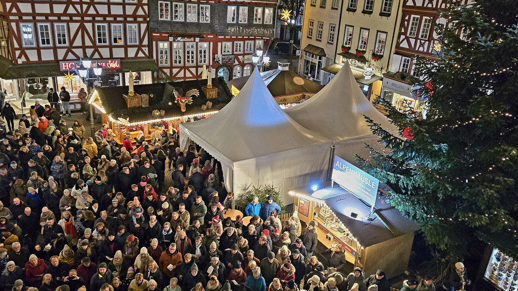 Stadien, Kirchen, Plätze: Weihnachtssingen in Hessen
