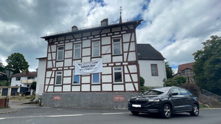 Kein Abriss: "Alte Schule" in Oberems wird saniert