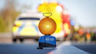 Auffahrunfall auf der A8: Sieben Verletzte und Sperrung
