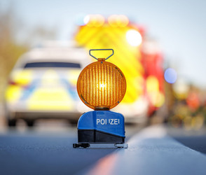 Auffahrunfall auf der A8: Sieben Verletzte und Sperrung