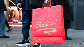 Viele Verbraucher wollen bei Weihnachtsgeschenken sparen