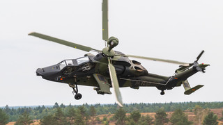 Manöver der Bundeswehr mit drei Tiger-Hubschraubern