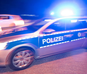 Streifenwagen kollidiert an Kreuzung - Vier Leichtverletzte