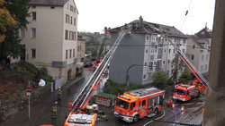 Großeinsatz in Stuttgart - Feuerwehrmann bei Brand verletzt