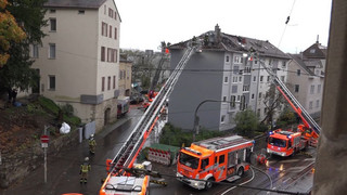 Großeinsatz in Stuttgart - Feuerwehrmann bei Brand verletzt