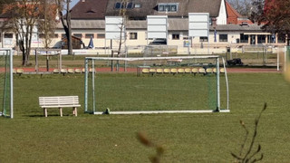 Erlangen: Fußballtor stürzt auf Kind - Siebenjähriger tot