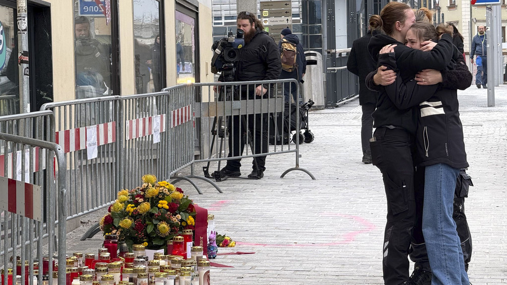 Menschen in Villach trauern nach dem tödlichen Messerangriff.