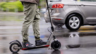 E-Scooter Unfall in Seligenstadt: 81-Jährige erfasst Jugendlichen