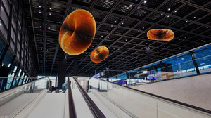 Spektakuläres Kunstwerk im neuen Terminal 3 am Flughafen