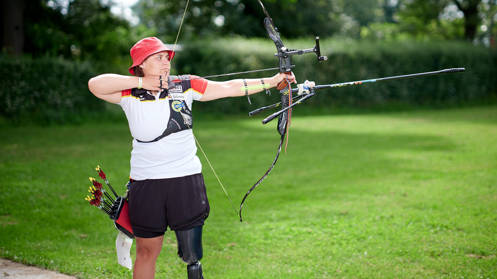 Flora Kliem (26) ist die einzige deutsche Bogensportlerin bei den Paralympics in Paris.