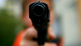 Auf Kinder geschossen: Wiesbadener mit Luftdruckpistole festgenommmen