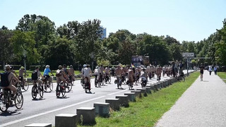 «World Naked Bike Ride» - Nackt auf dem Rad durch die Hauptstadt