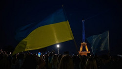 London und Paris: Wahrzeichen leuchten zum Unabhängigkeitstag der Ukraine