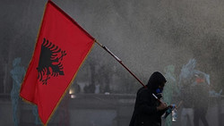Albanien in Aufruhr: Tausende fordern Ramas Rücktritt
