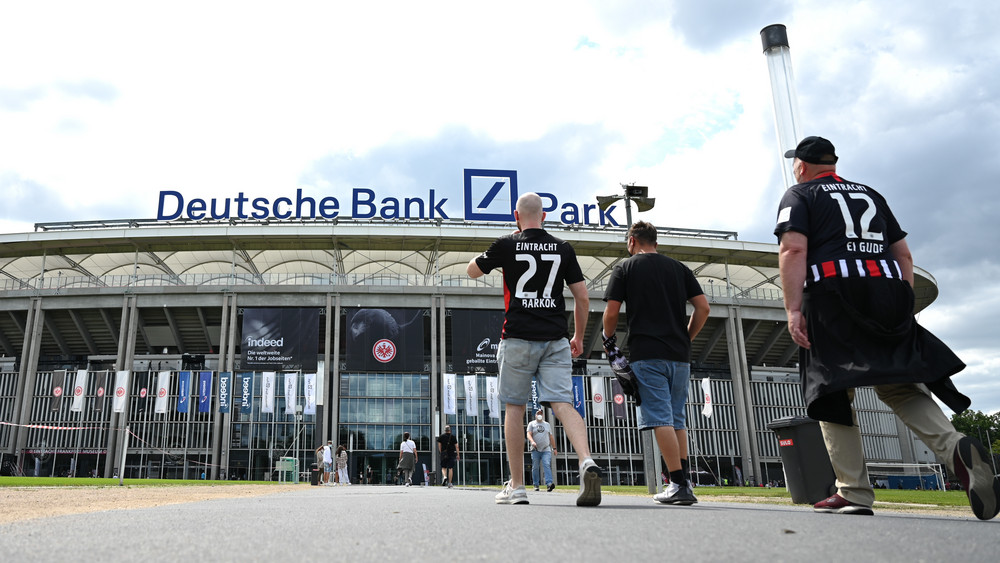 Zum Bundesligastart gegen Darmstadt erwartet die Eintracht die höchste Zuschauerzahl seit dem Umbaubeginn des damaligen Waldstadions zur WM-Arena im Jahr 2002.
