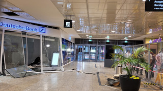 Tatort Hessen-Center Frankfurt: Unbekannte sprengen Geldautomat
