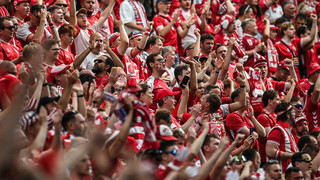 Tausende Fans feiern: Frankfurt im englisch-dänischen Fußballfieber