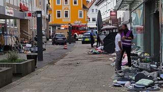 Auto rast in Fußgängerzone in Hofgeismar